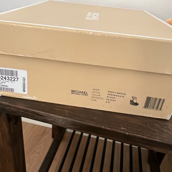 Michael Kors leather sandals 6 - Picture 8 of 11